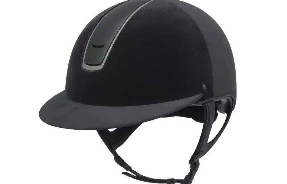 Czapka na kask jeździecki: Jak wybrać komfort i styl w każdą pogodę?