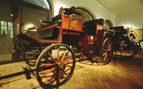Praca w Muzeum Łowiectwa i Jeździectwa: Jak zdobyć posadę w Łazienkach?