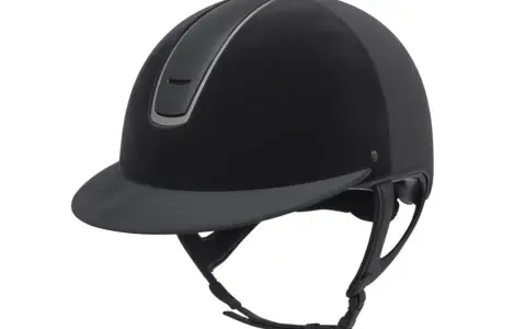 Czapka na kask jeździecki: Jak wybrać komfort i styl w każdą pogodę?