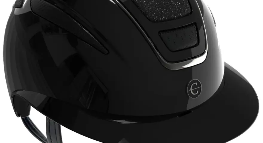 Kask z szerokim daszkiem: Styl i ochrona. Co musisz wiedzieć?