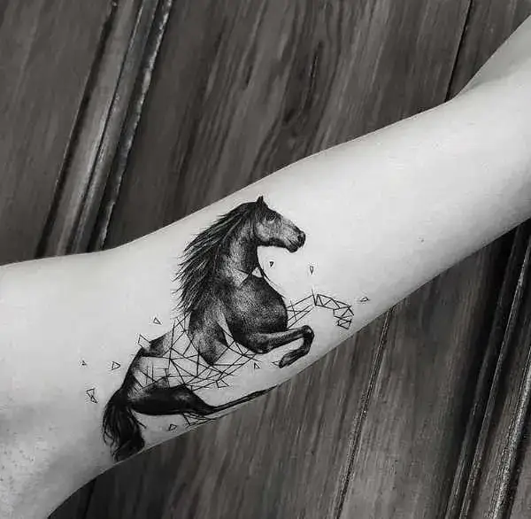 różne style tatuażu konia