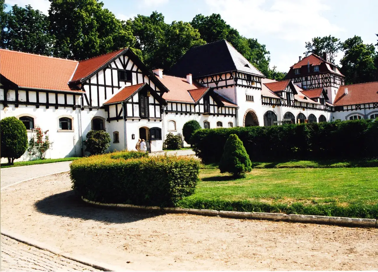 Stado Ogierów Książ konie śląskie zabytkowe stajnie