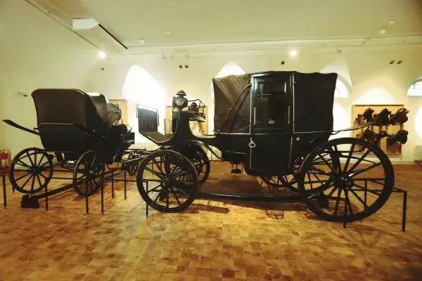Muzeum Łowiectwa i Jeździectwa Powozownia historyczne karety